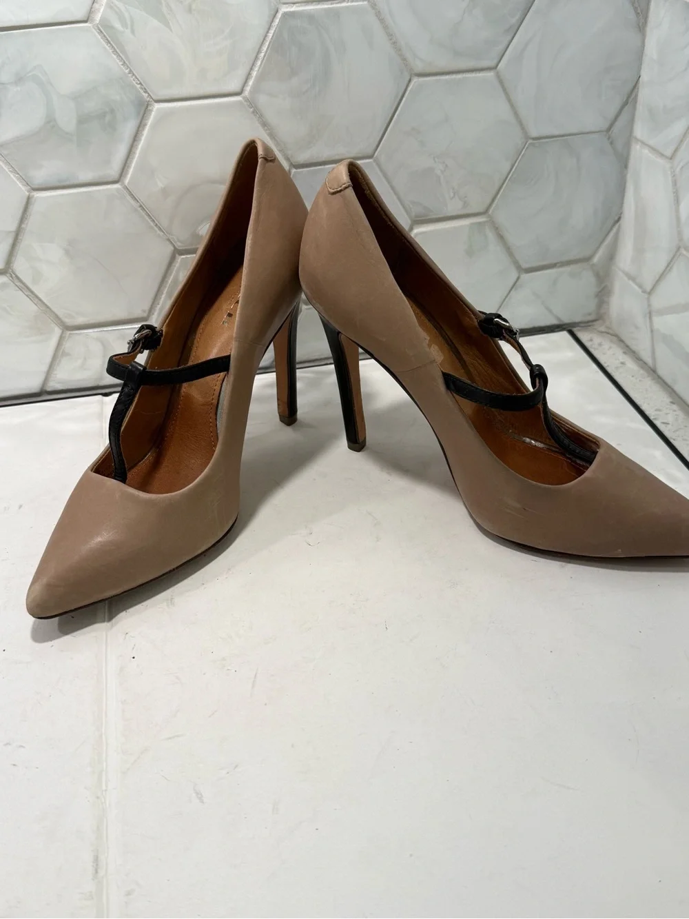 Coach Fulton T Strap Taupe Leather Stiletto Pumps Shoes Sz 5.5 Black Accent
